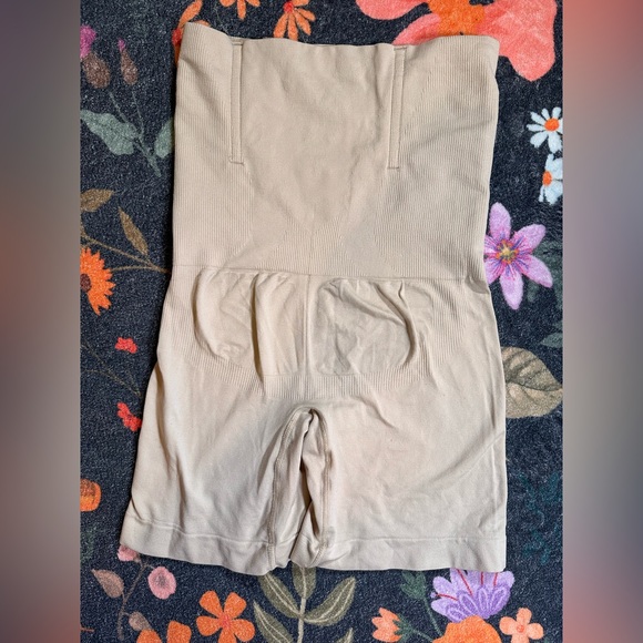 High waisted Spanx tummy control shape wear shorts compression butt lift nude - Picture 5 of 5